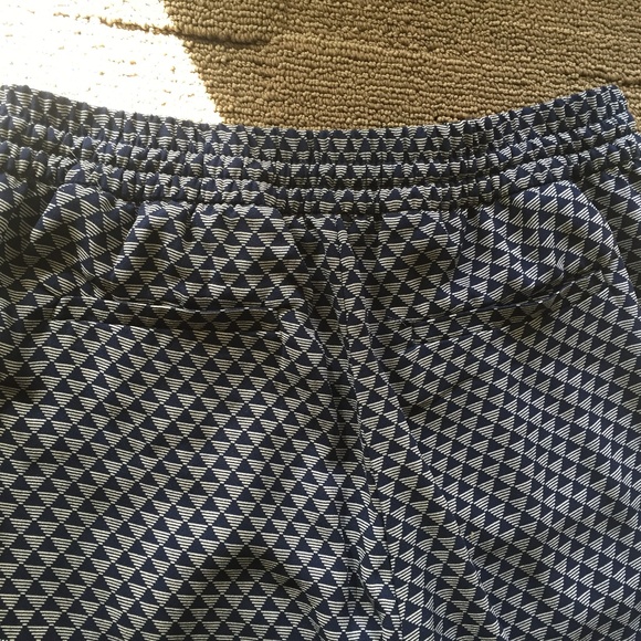 GAP Patterned Pants - Picture 4 of 4